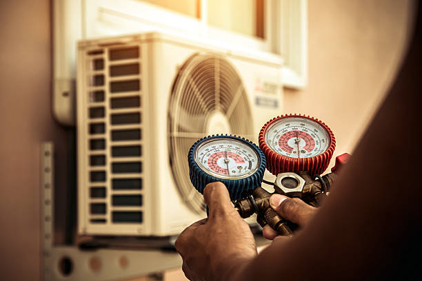 Professional Ac Installation technician working in Nashville, IL
